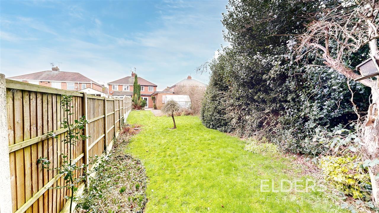 Derbyshire Drive - Picture 14