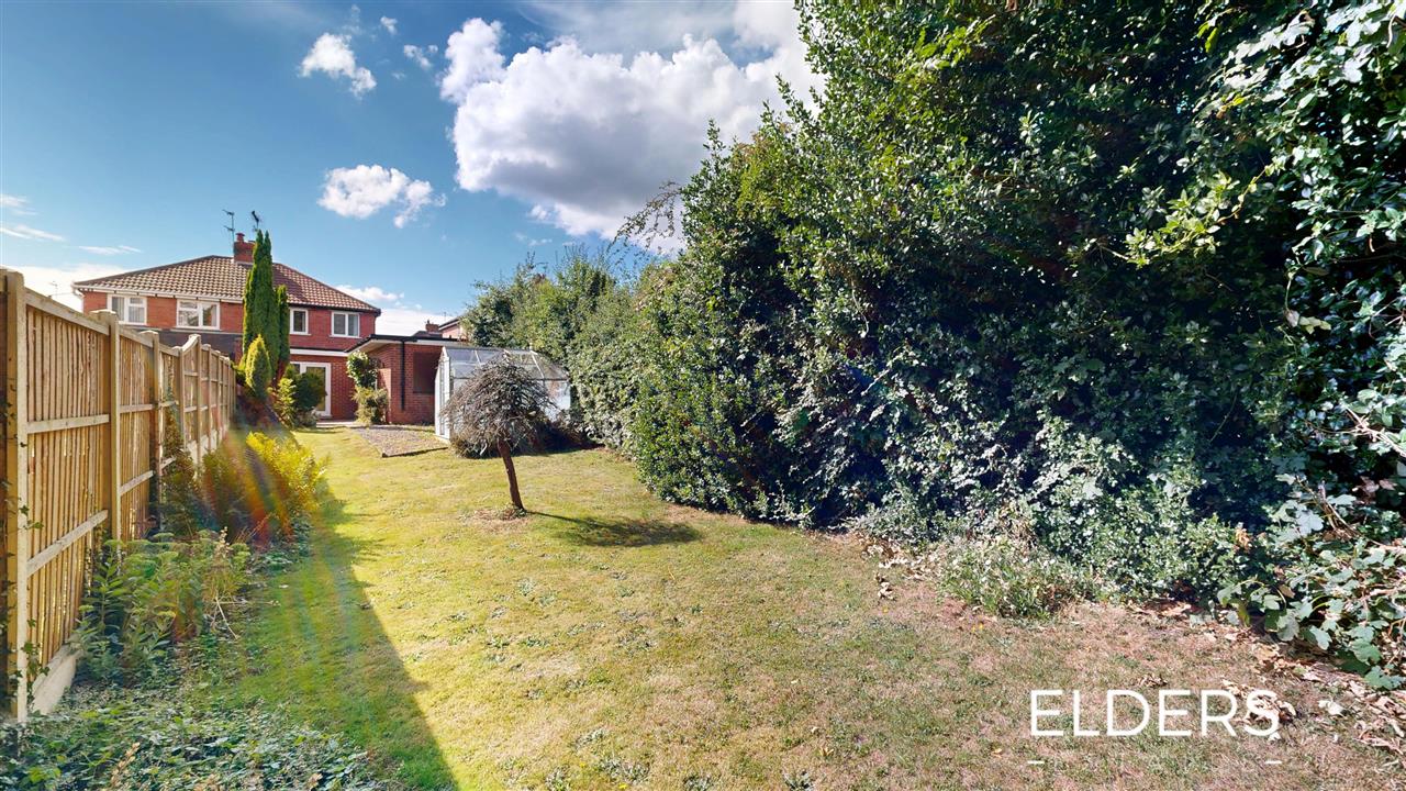 Derbyshire Drive - Picture 16