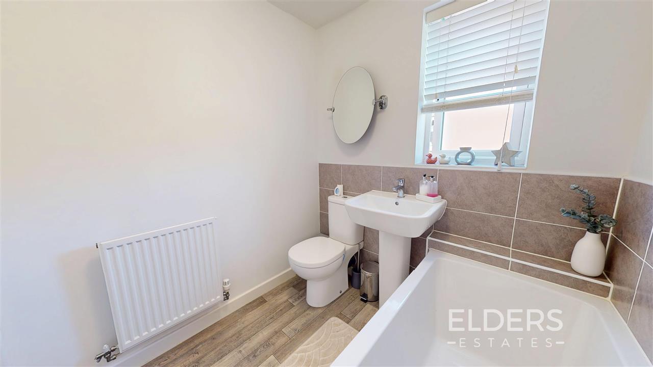 Tib Meadow Close - Picture 13