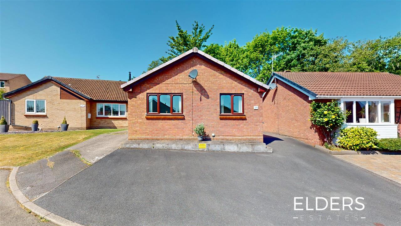 Litchen Close - Picture 1