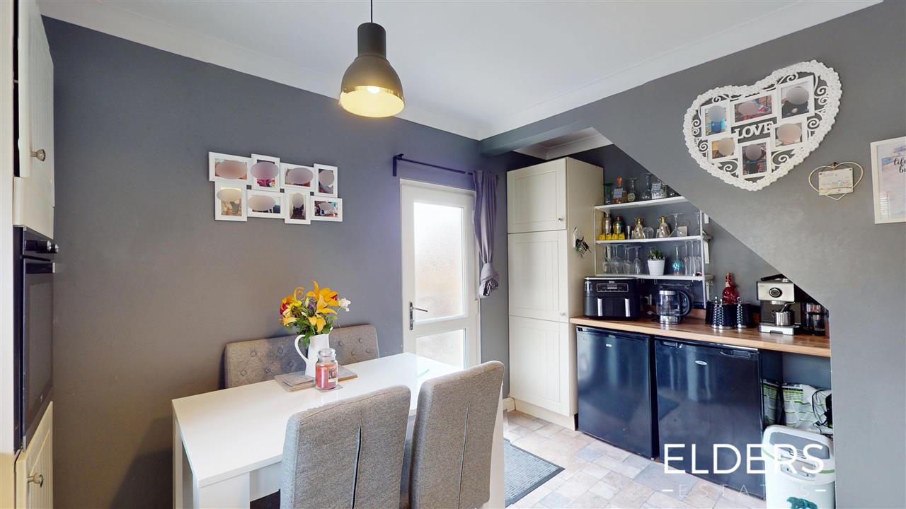 Nelper Crescent - Picture 7