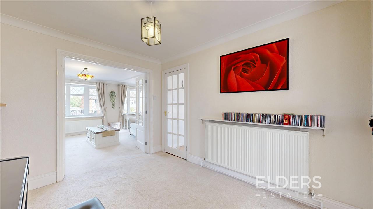 Sunningdale Drive - Picture 4