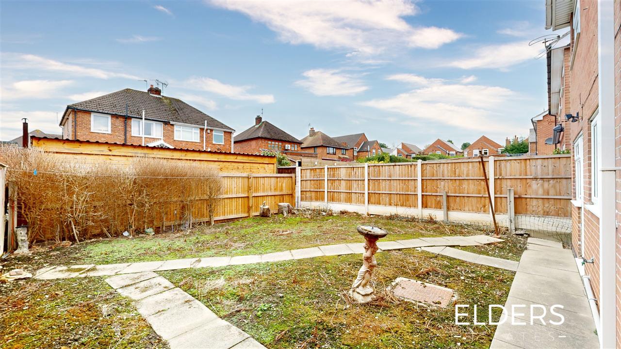 Cromwell Avenue - Picture 12