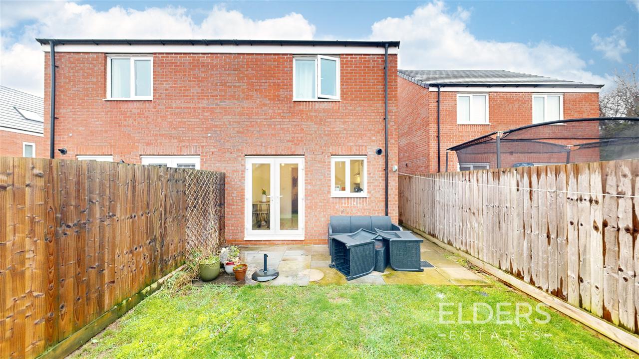 Upper Wood Close - Picture 2