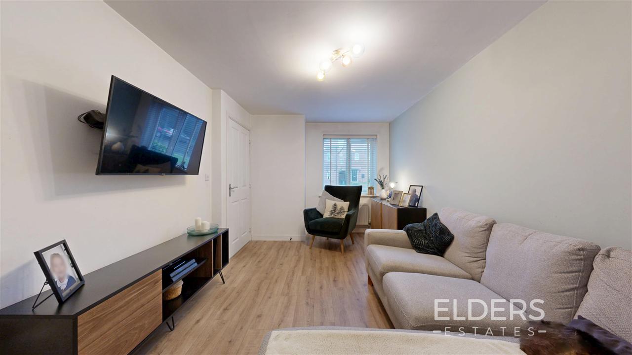 Upper Wood Close - Picture 4