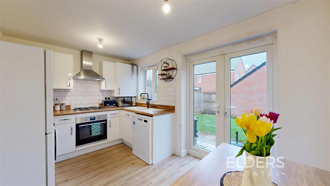 Upper Wood Close - Picture 5