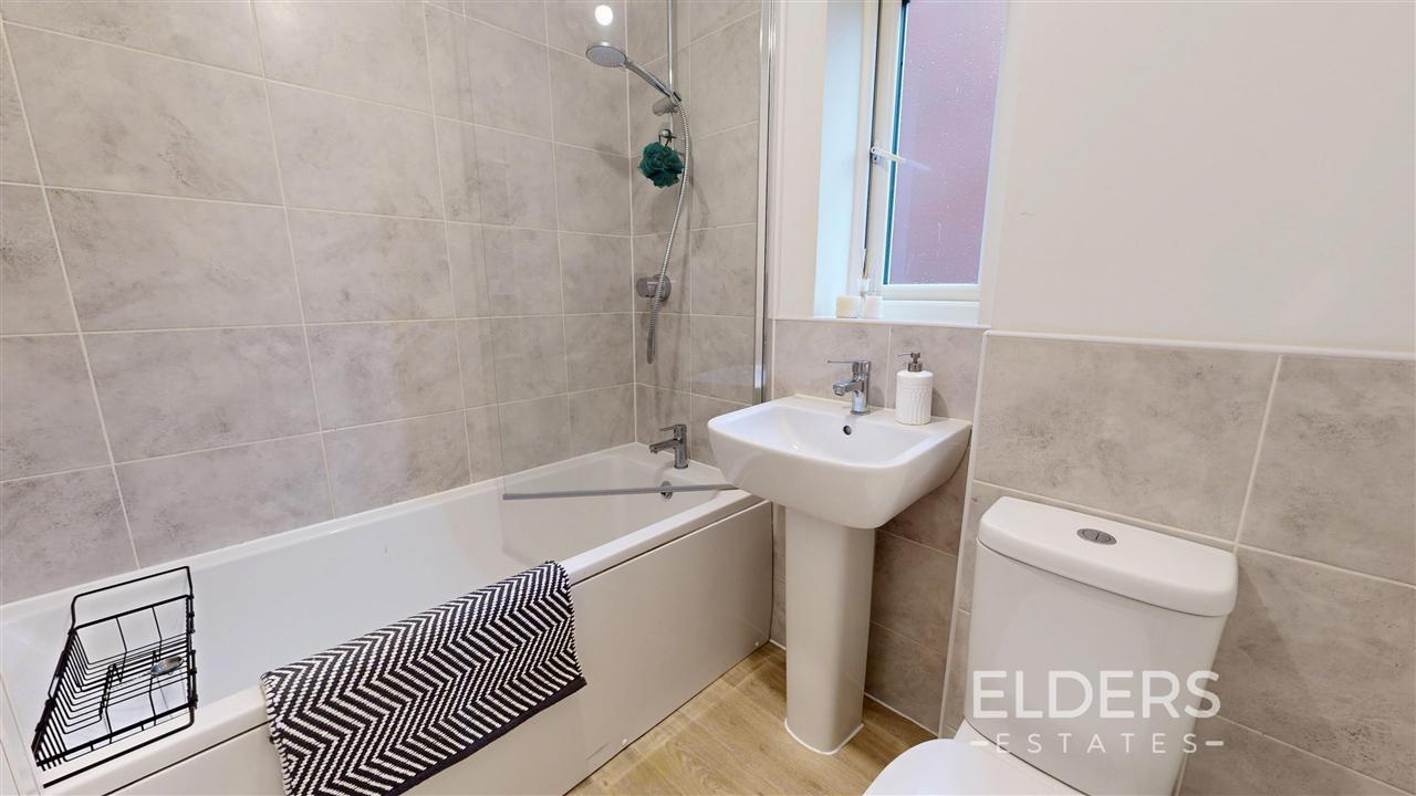 Upper Wood Close - Picture 12