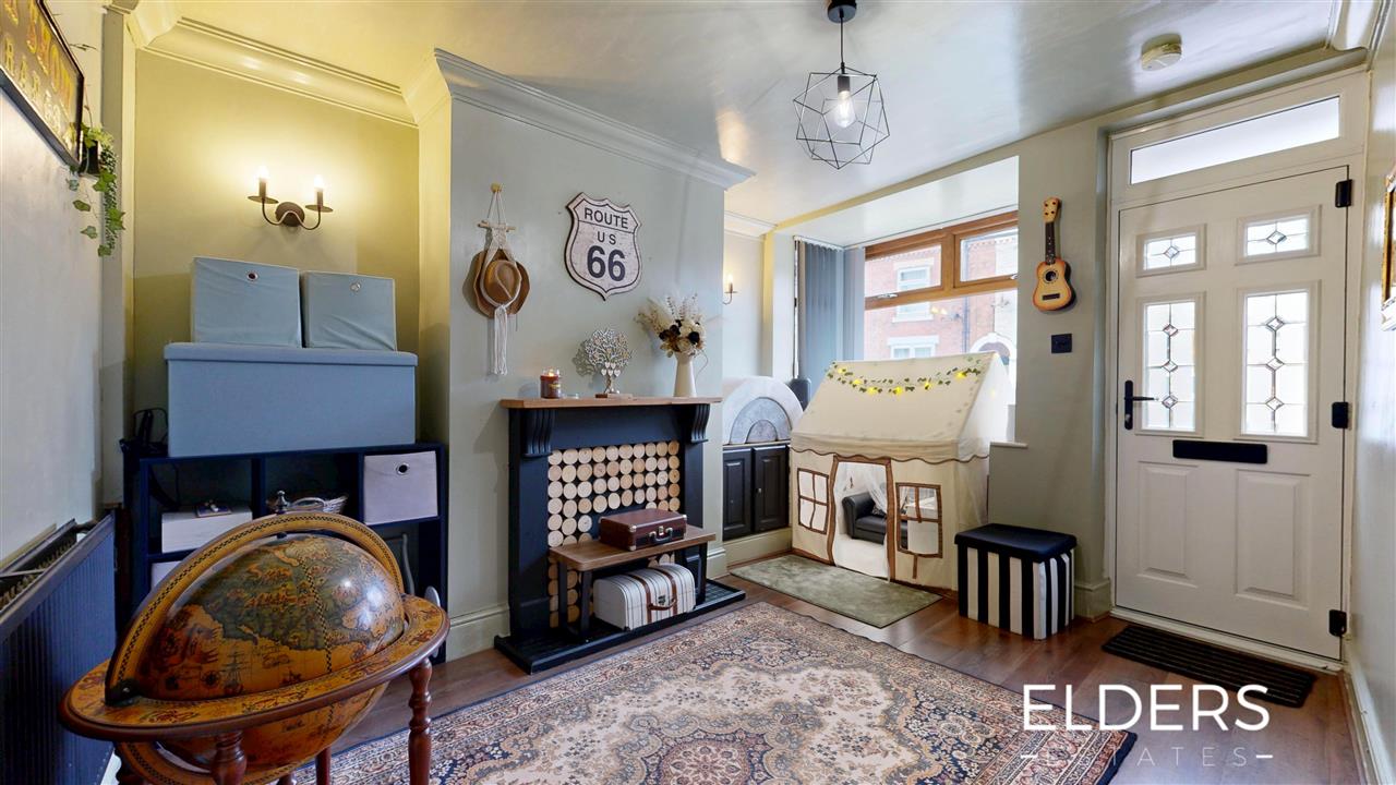 Chapel Street - Picture 3