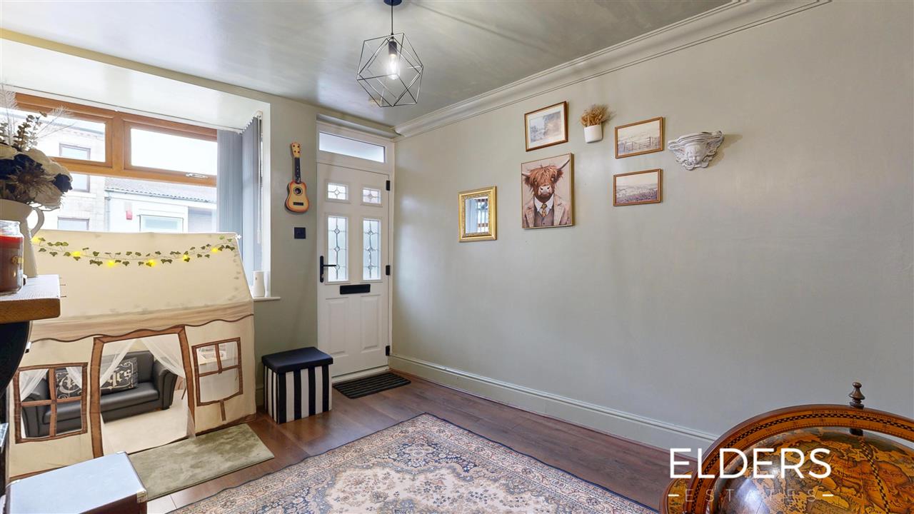 Chapel Street - Picture 4