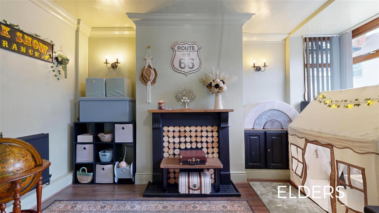 Chapel Street - Picture 5