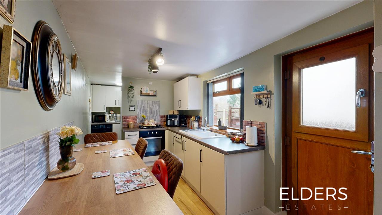 Chapel Street - Picture 9