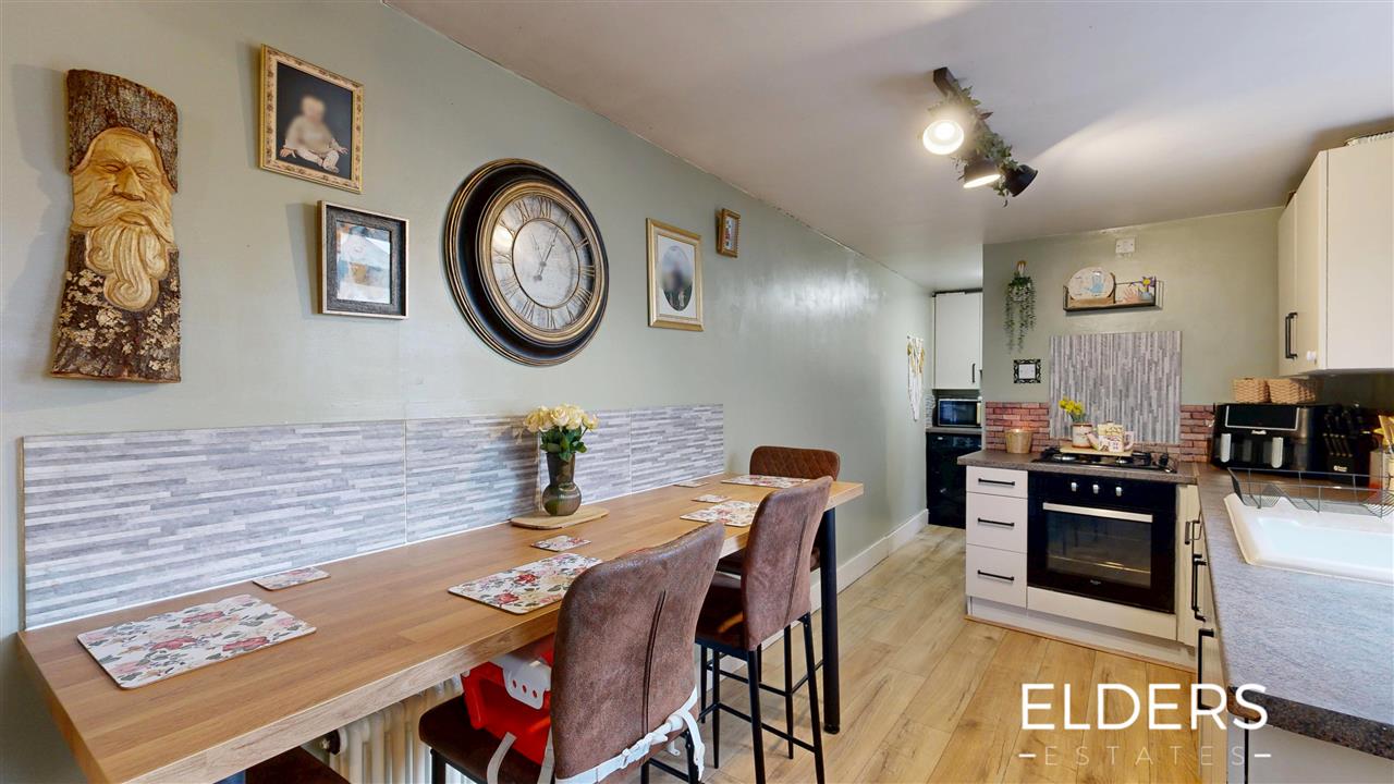 Chapel Street - Picture 10