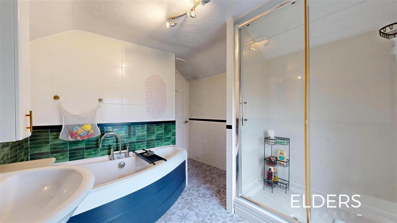 Chapel Street - Picture 21