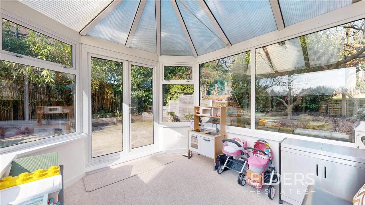 Derby Road - Picture 13