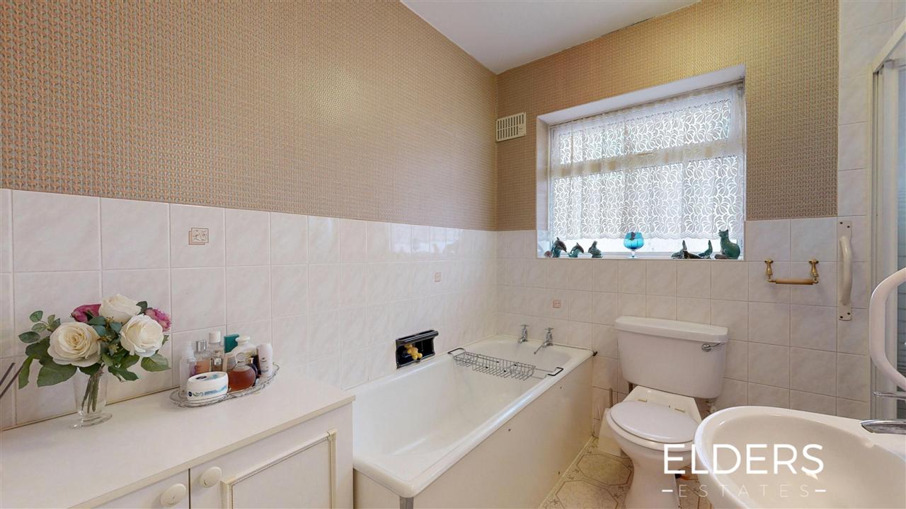 St Andrews Drive - Picture 12