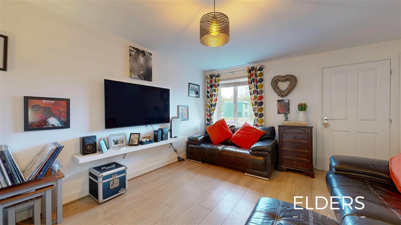 Pudding Plate Close - Picture 2