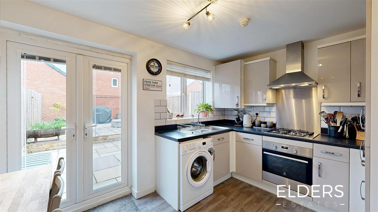 Pudding Plate Close - Picture 3