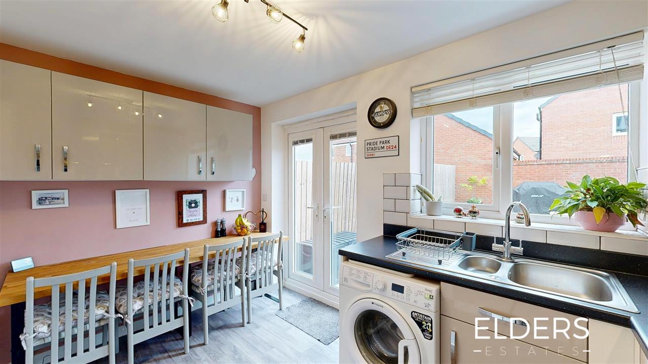 Pudding Plate Close - Picture 4