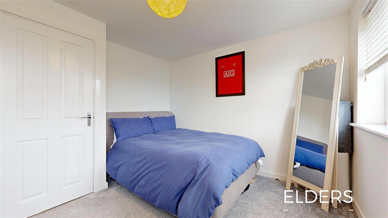 Pudding Plate Close - Picture 6