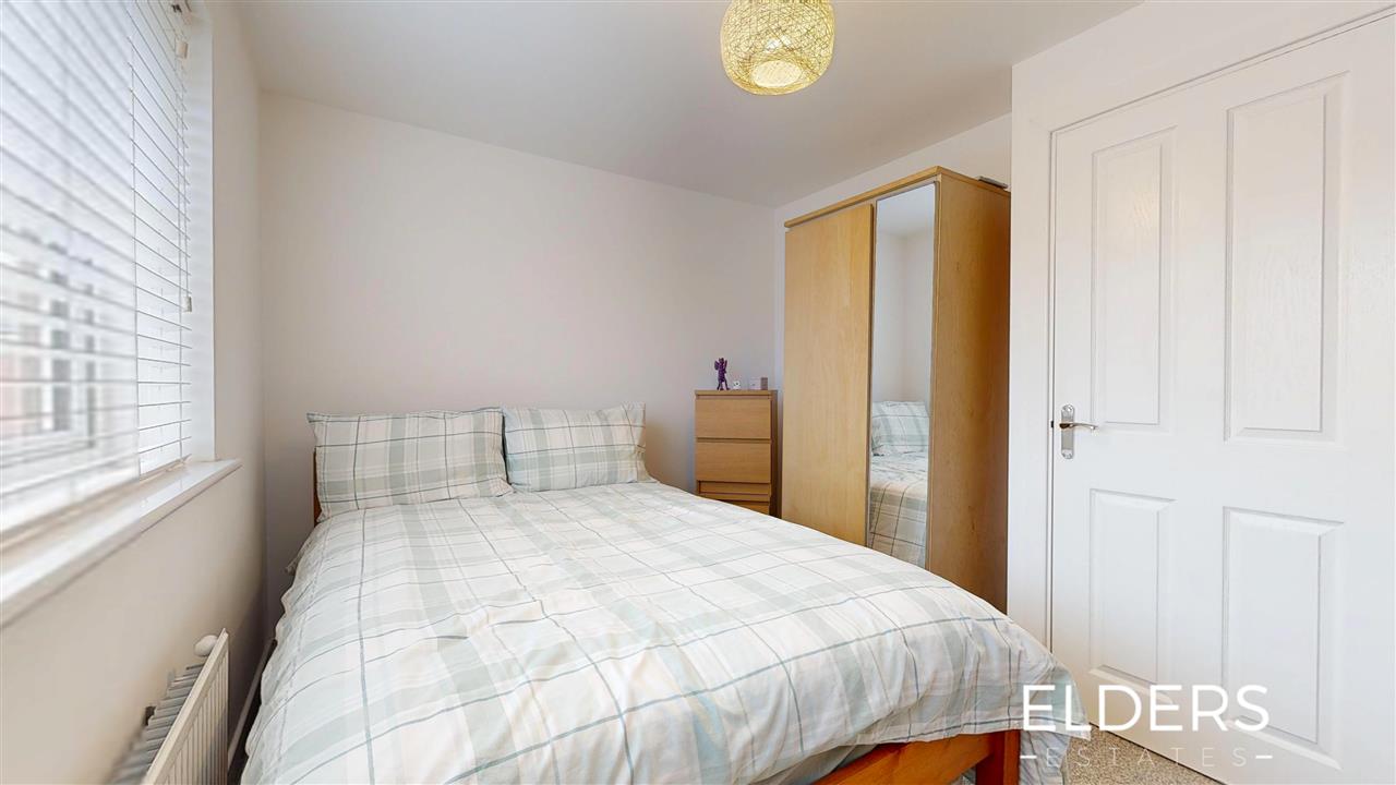 Pudding Plate Close - Picture 7