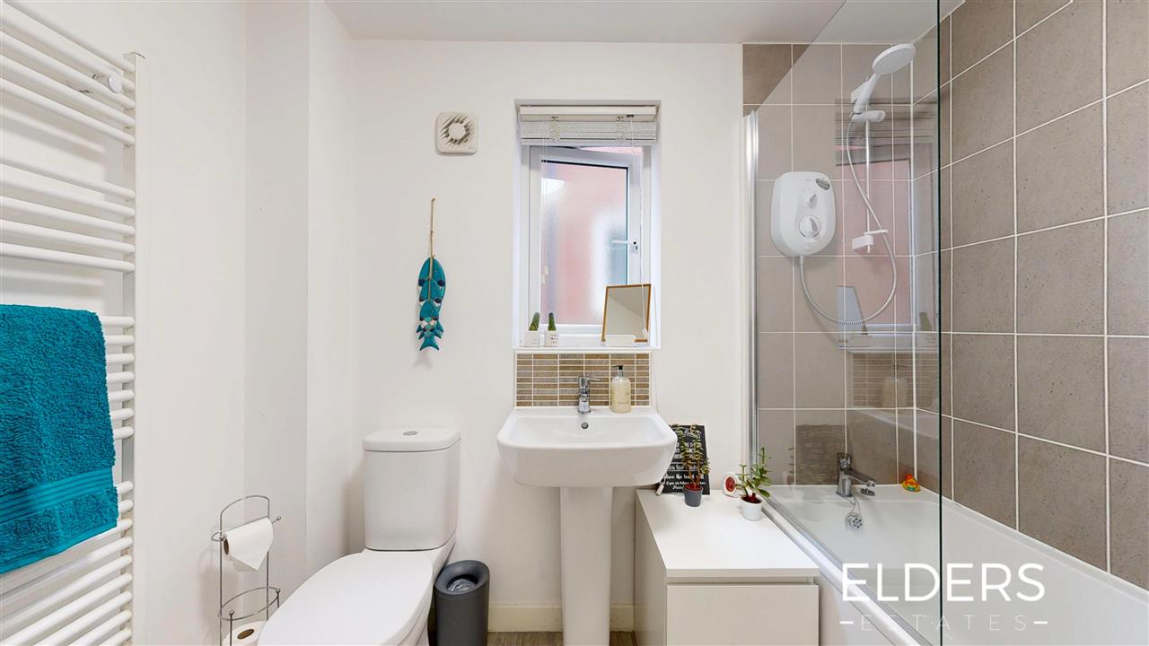 Pudding Plate Close - Picture 8