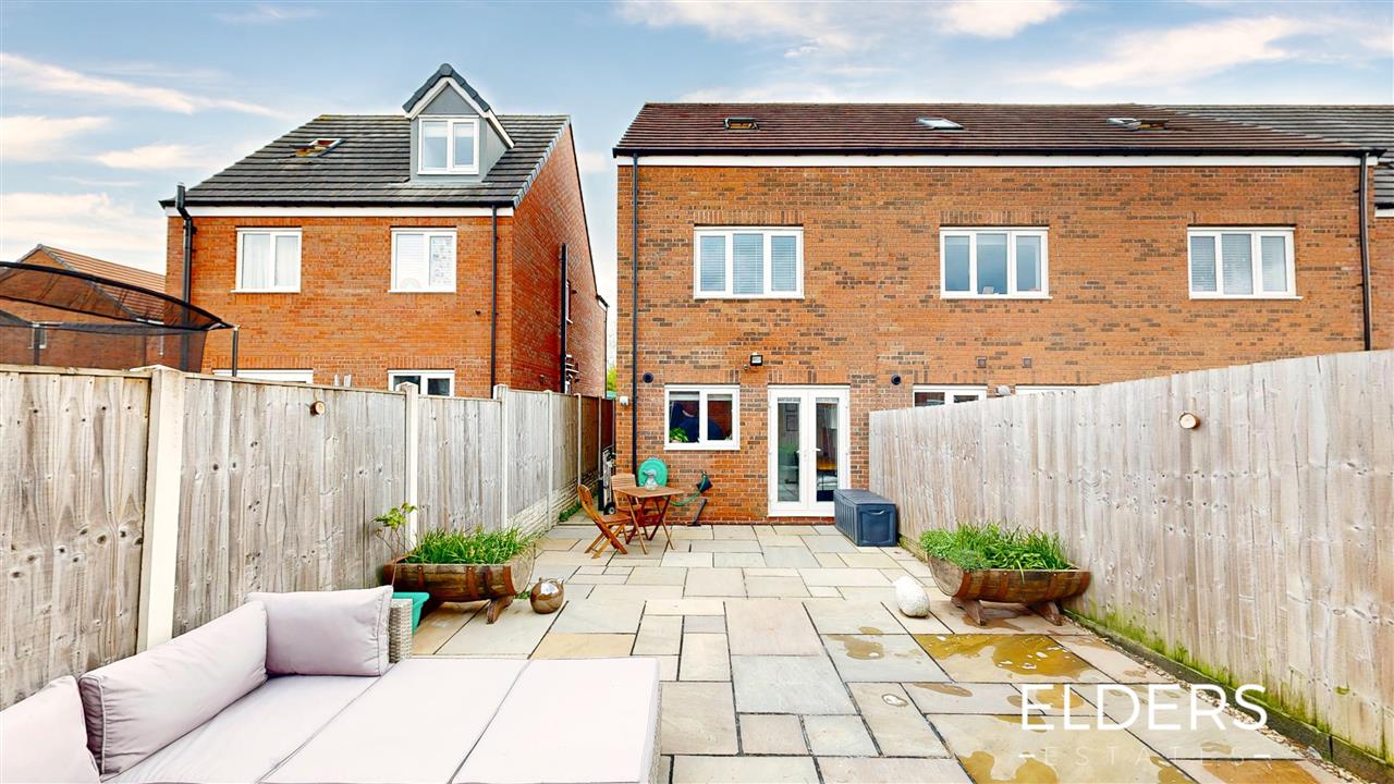 Pudding Plate Close - Picture 12