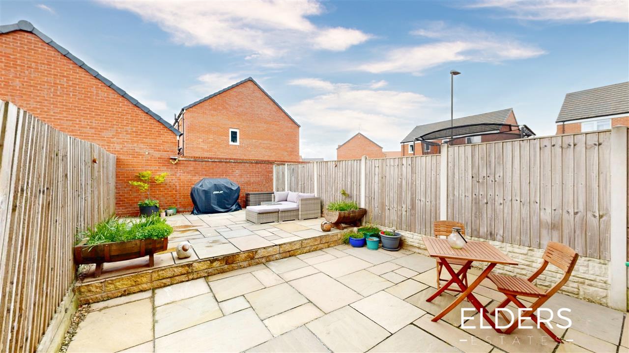 Pudding Plate Close - Picture 13