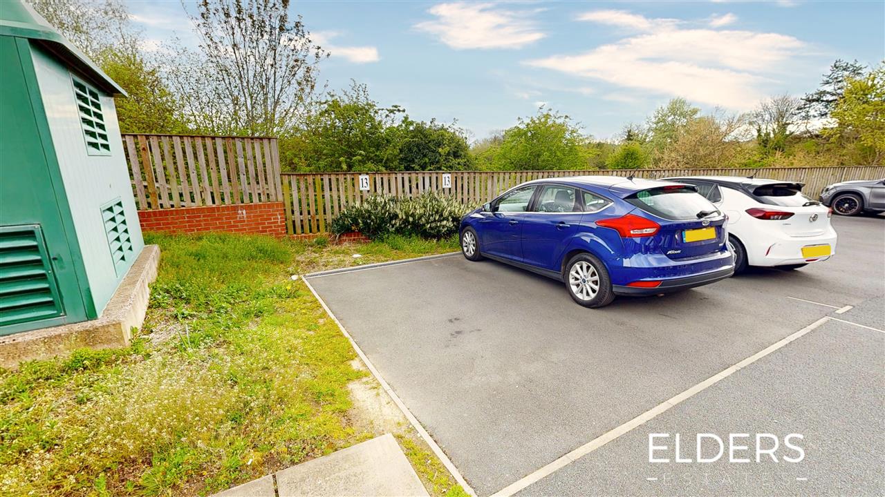 Pudding Plate Close - Picture 14