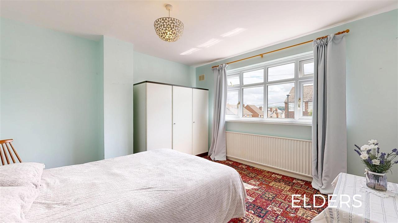Holmefield Crescent - Picture 9