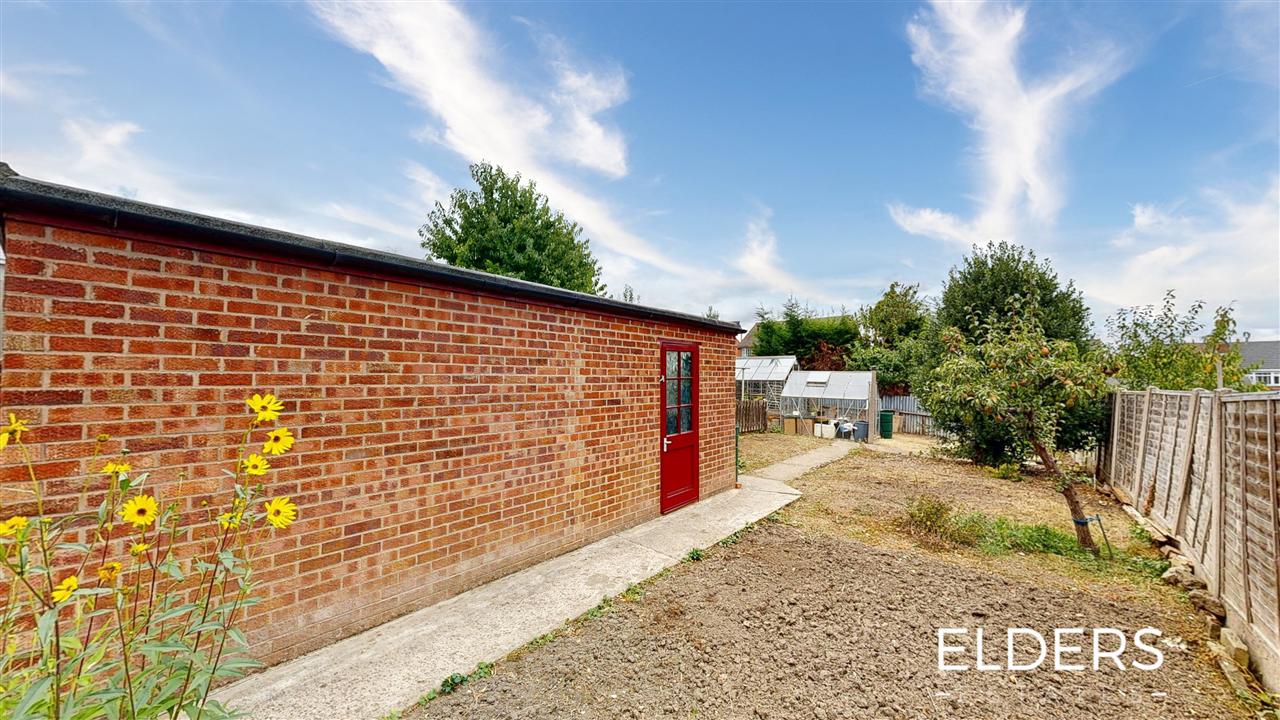 Holmefield Crescent - Picture 12