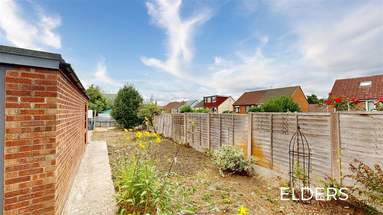 Holmefield Crescent - Picture 13