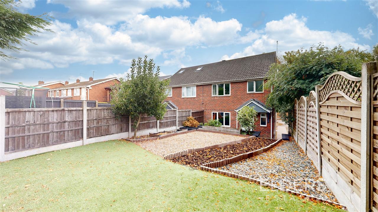 Armes Close - Picture 1