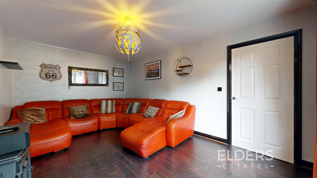 Armes Close - Picture 6