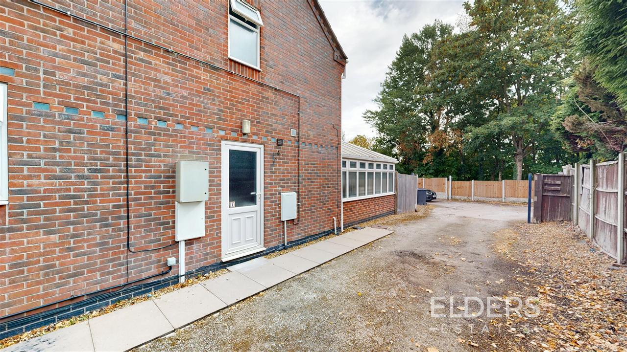 Armes Close - Picture 23