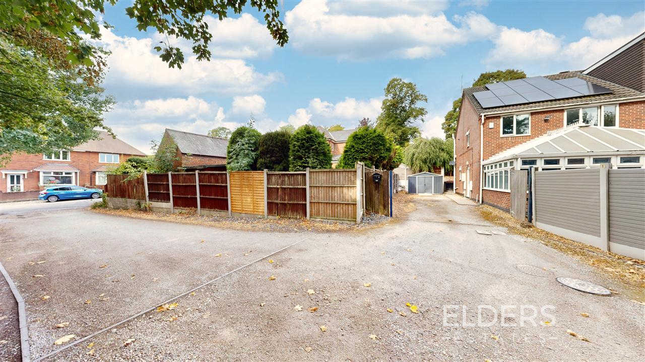 Armes Close - Picture 27