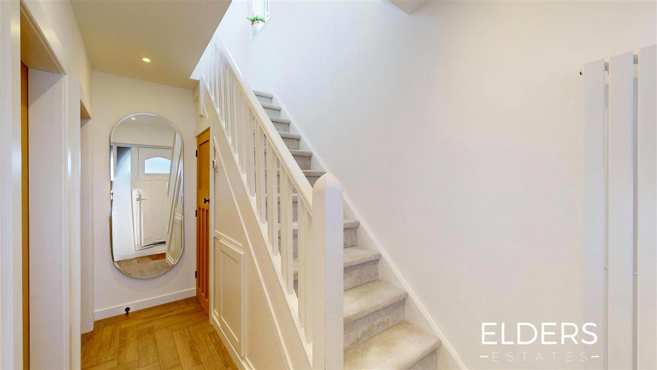 Longfield Crescent - Picture 4