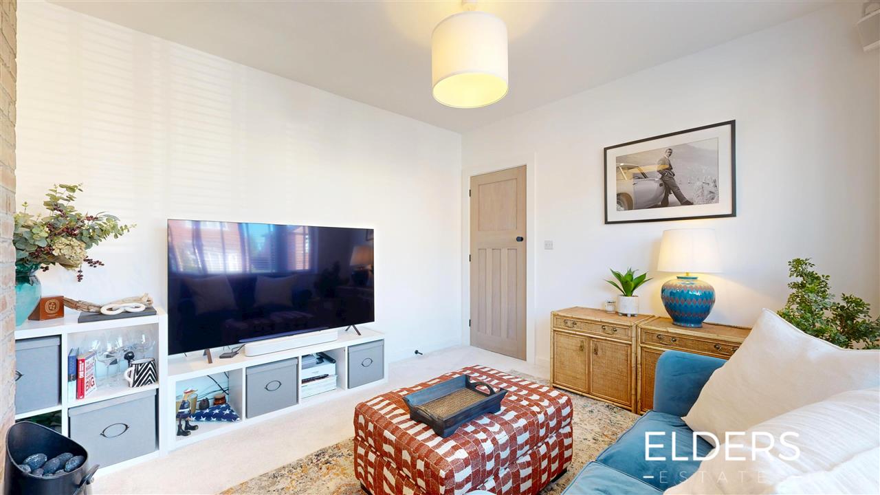 Longfield Crescent - Picture 6