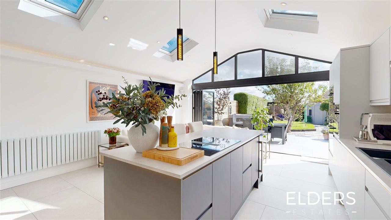 Longfield Crescent - Picture 9