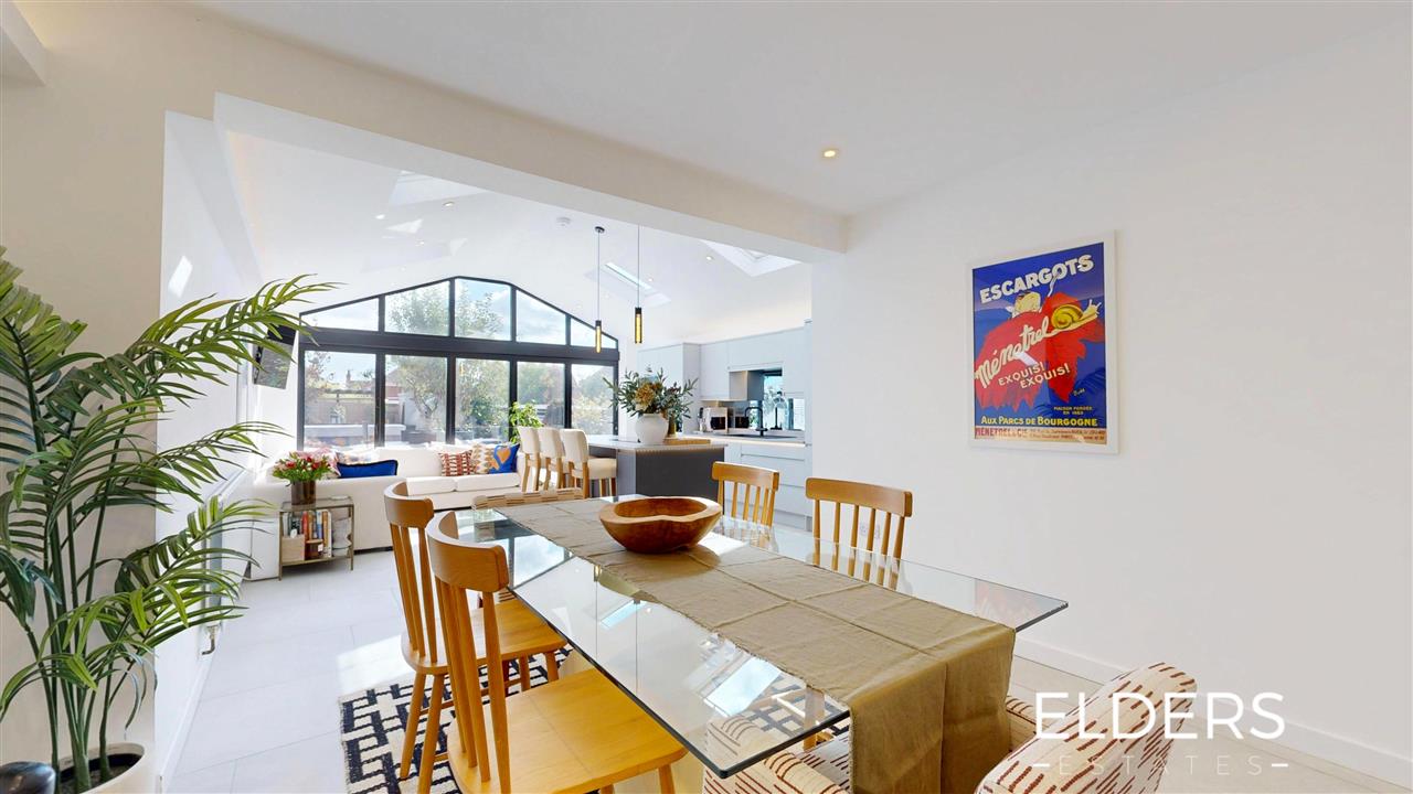Longfield Crescent - Picture 12