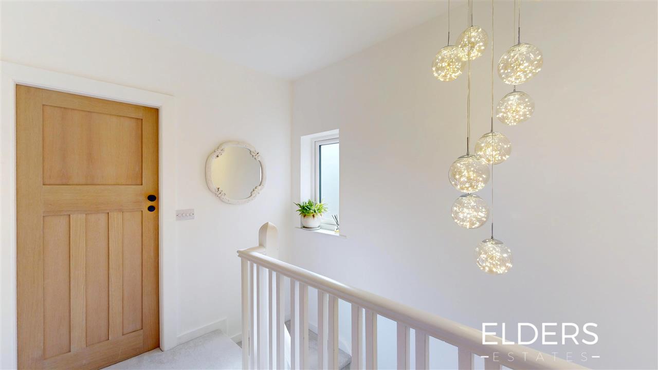 Longfield Crescent - Picture 15