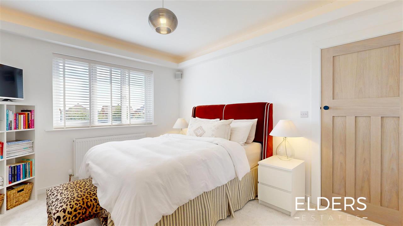 Longfield Crescent - Picture 17