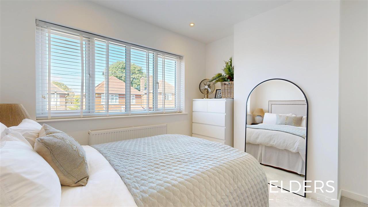 Longfield Crescent - Picture 19