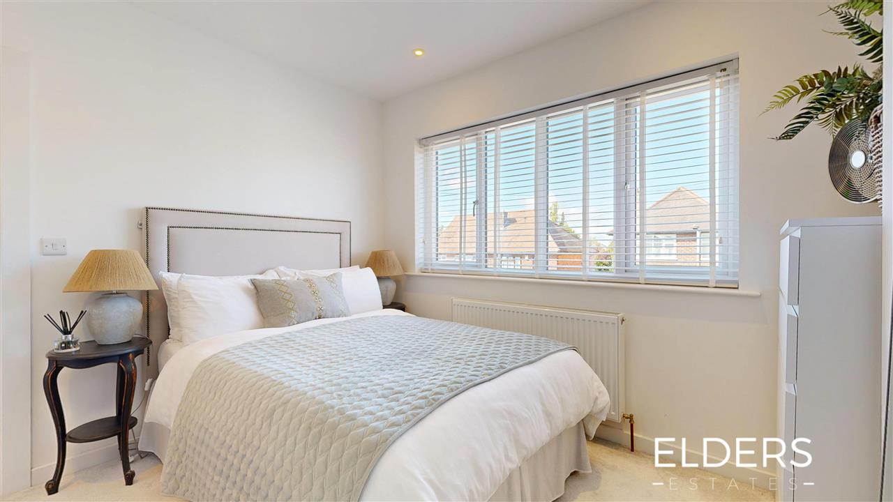 Longfield Crescent - Picture 20